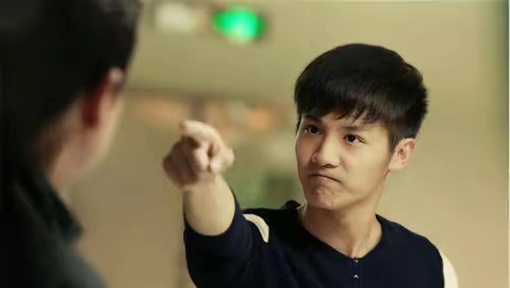 它撕开了“伟大母爱”的温情面纱
露出了人性被榨干后的狰狞底色
 
远嫁他乡 赌错