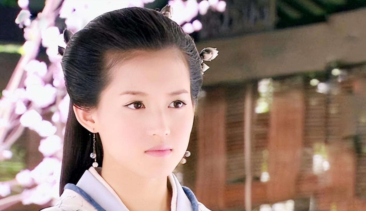 [微风]公元前192年，10岁的张嫣被逼嫁给亲舅舅汉惠帝刘盈，成为皇后。 40岁