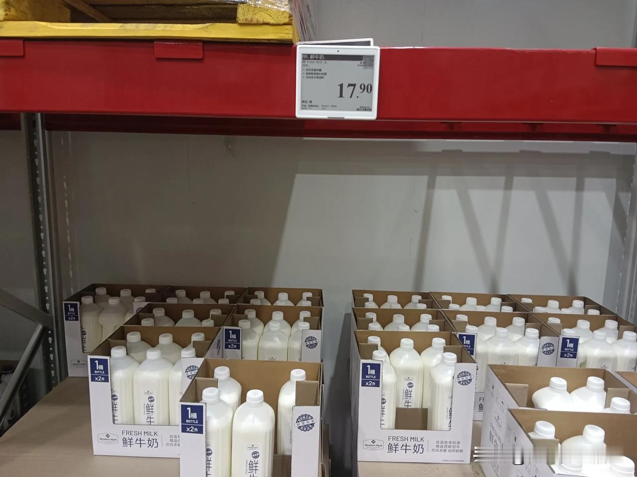每次去山姆必买的牛奶，17.9的价格有2L，这么是非常超值，关键配料表还非常干净