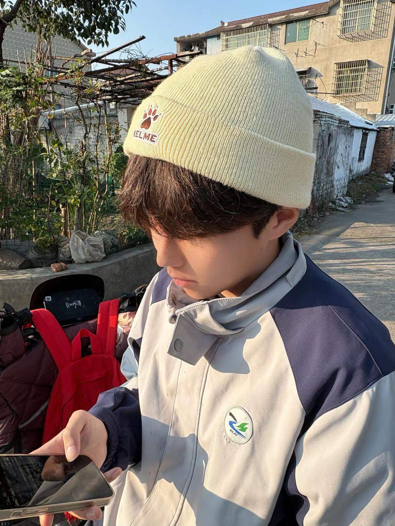 有些人啥时候才能明白别人的生活关你屁事@Yu7