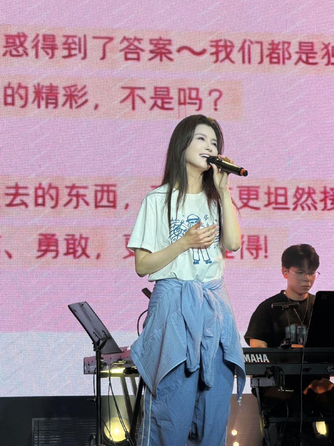 徐洁儿音乐会嘉宾黄灿灿徐洁儿黄灿灿by5减3从乘风的并肩相处走到音乐会舞台，by