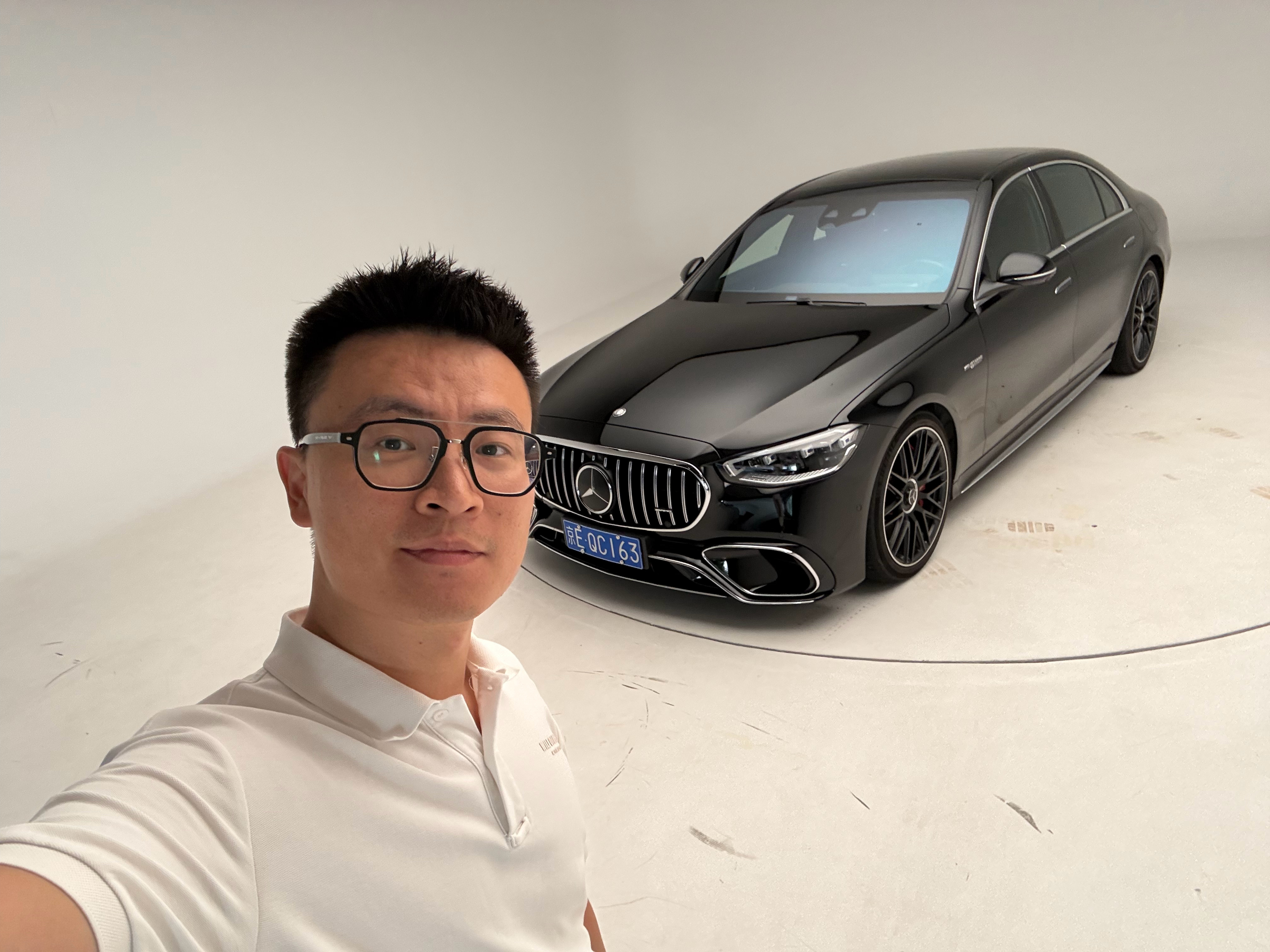 瞄了眼 S63L AMG，并没有太多波澜，可能因为我本身就是 S 级车主吧，你别