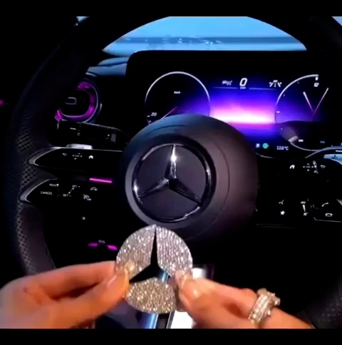 【警示】千万不要在方向盘气囊盖（就是喇叭盖）上做装饰一旦发生事故，安全气囊弹出来