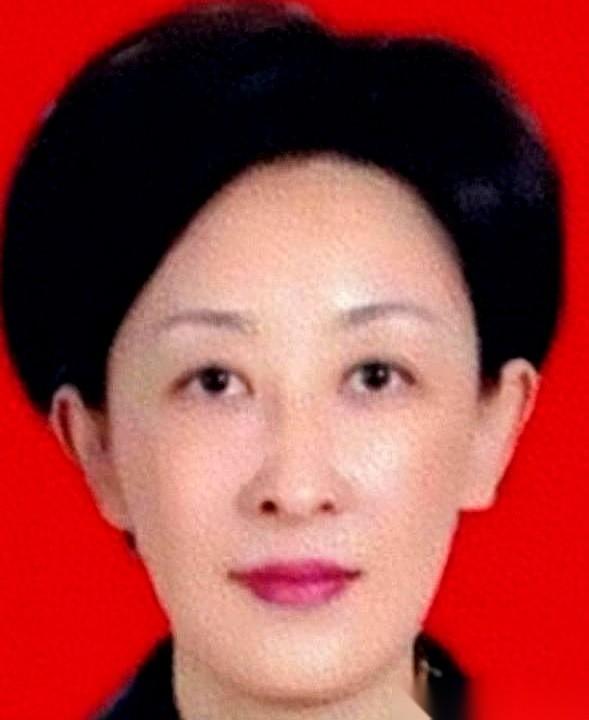 47分钟。
 
从她递出护照，到警报拉响，再到被人按住，全程就47分钟。
 
9