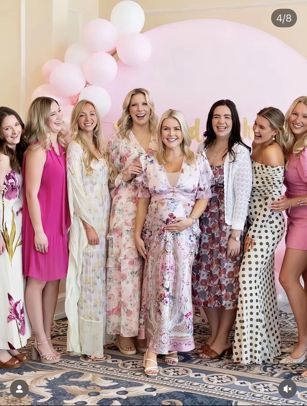 白宫发言人举办迎婴派对

邀请的客人都是达官贵人的夫人

清一色的白人，没有黑人