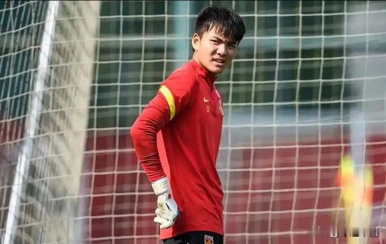 身高187cm的李昊，在欧洲门将普遍190cm以上的潮流中并不占优势，甚至一度流
