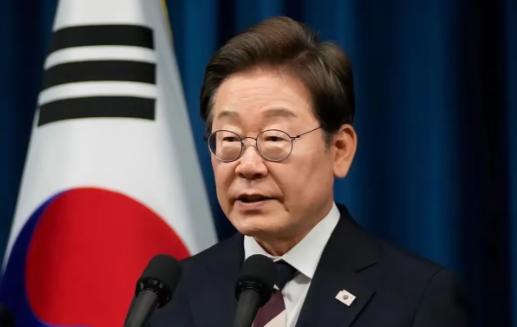 新消息
韩国总统李在明表态了

12月3日,韩国总统李在明在记者会上亮明态度：面