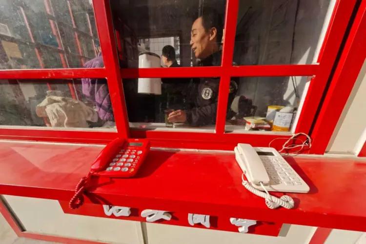 这种电话亭你用过吗？

这种电话亭，30岁左右的人基本上是看得到的，大概率也是用