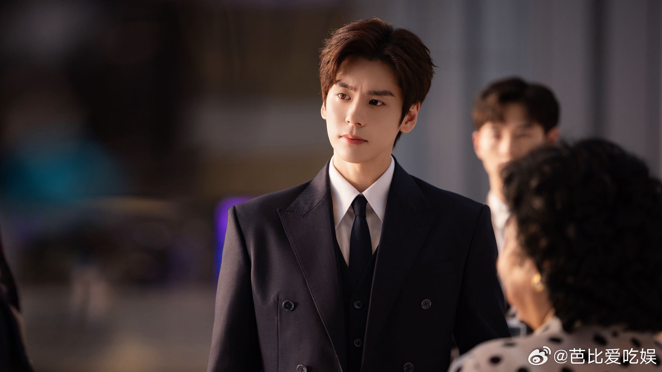 魏哲鸣新剧抢兄弟相亲对象 明明是兄弟去相亲，许淮颂却比谁都积极😏，一路跟着蹭吃