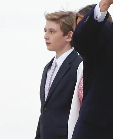 美国抗议民众要求特郎普把他的儿子巴伦.特郎普送上战场，特郎普会把他的儿子送上战场