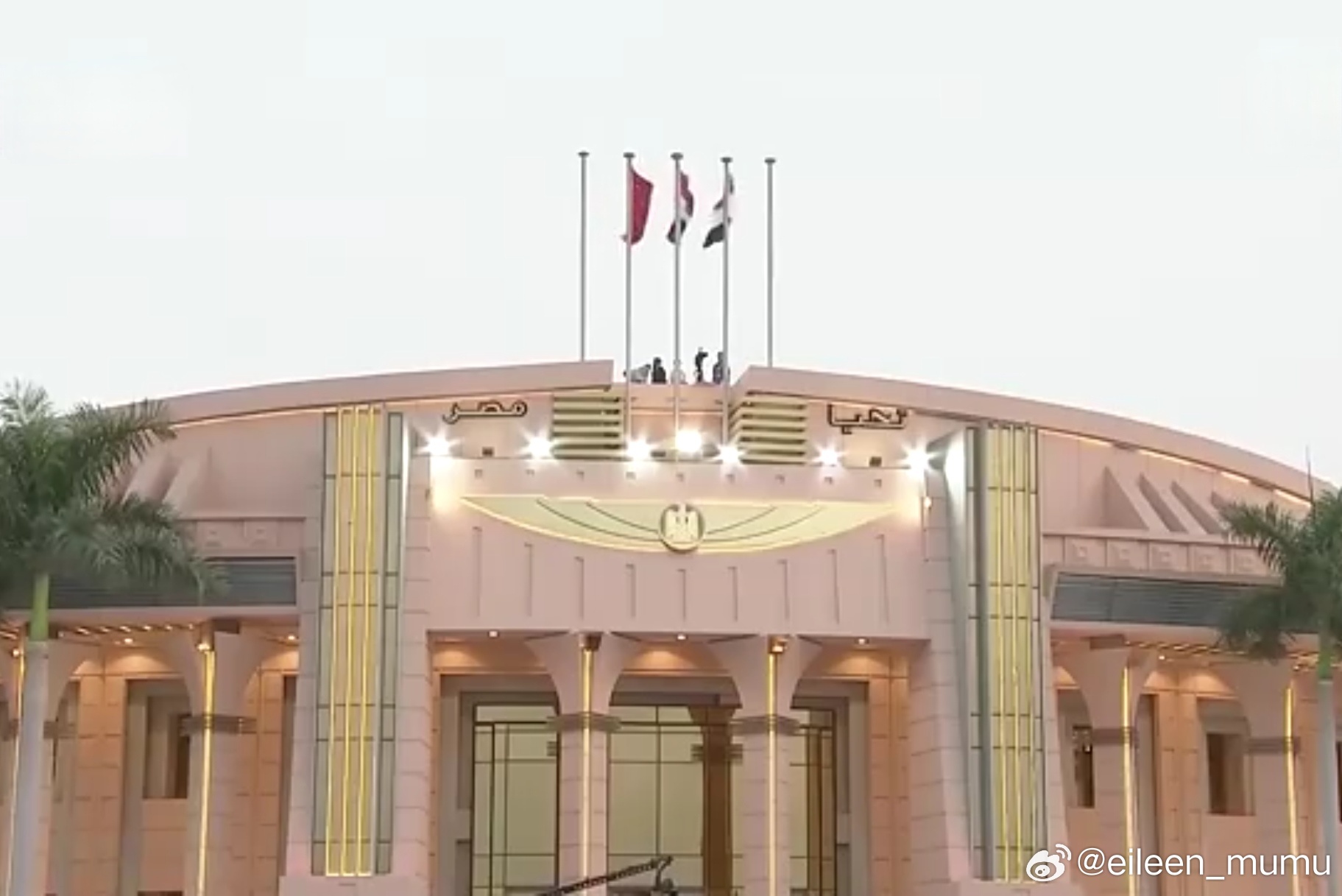 中埃传统友谊绵延千年历久弥坚 开罗当地时间9月1日晚，中方代表团乘专机抵达开罗，