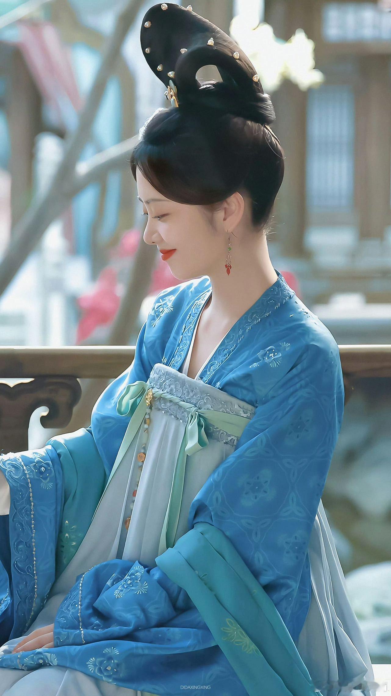 谭松韵献唱蜀锦人家OST  她的歌声是蜀锦人家的灵魂之声，期待美妙呈现。 