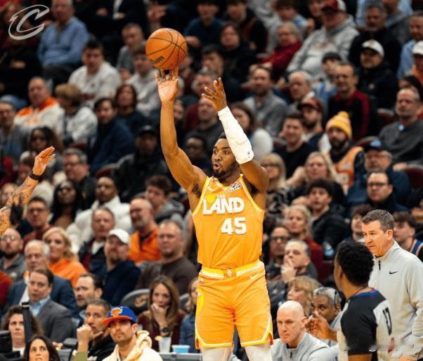 骑士109-94大胜尼克斯复仇成功，避免横扫，双方同以37胜22负
 
NBA常