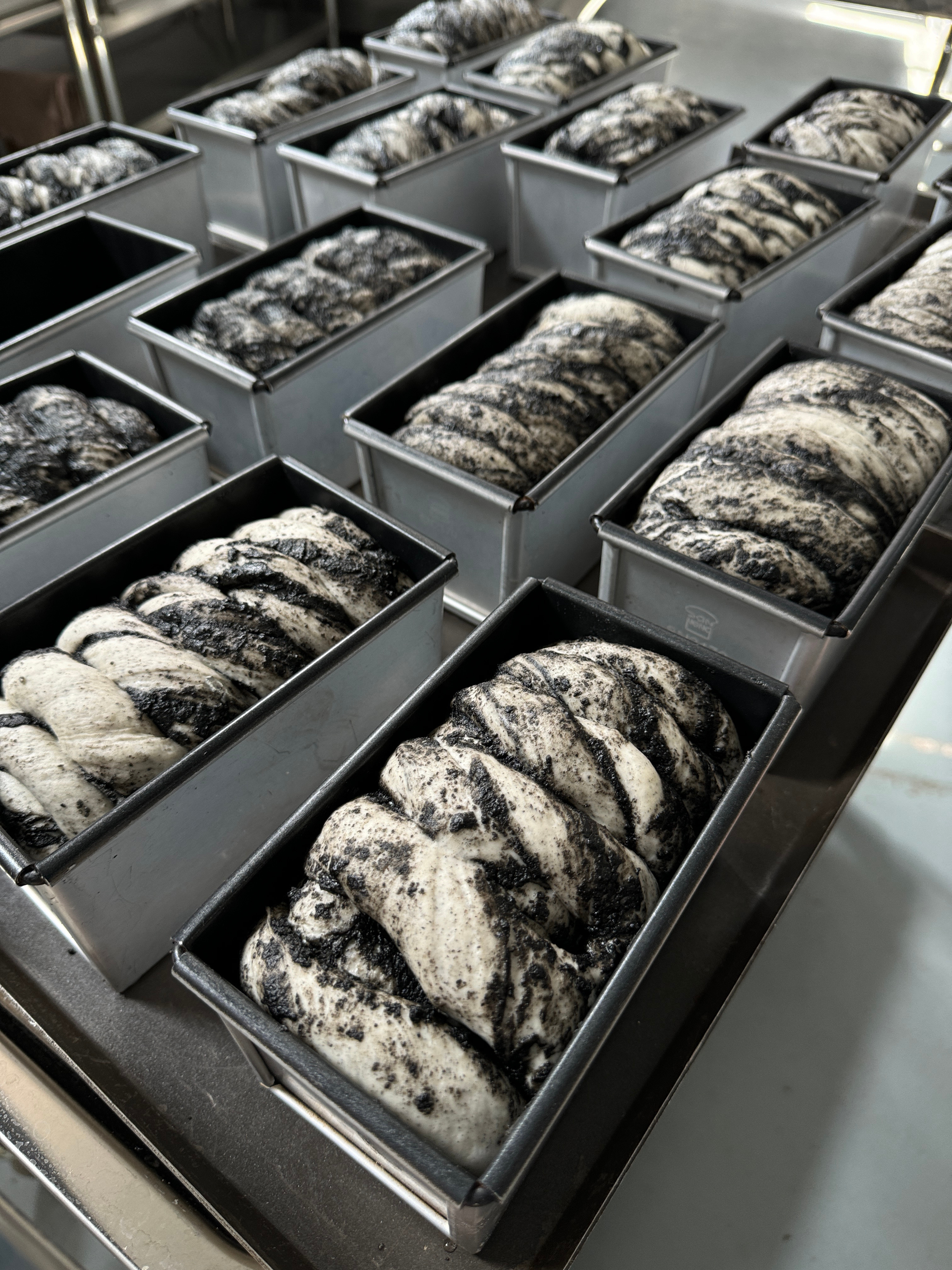 『黑芝麻吐司』： 馅料放得有点多，你们可以当手撕包来吃[笑cry]，而且，集合了