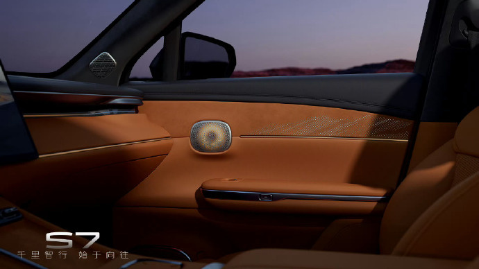 王石在传祺向往S7智驾直播中频频点赞，对其智驾表现高度认可，甚至萌生开国产车智驾