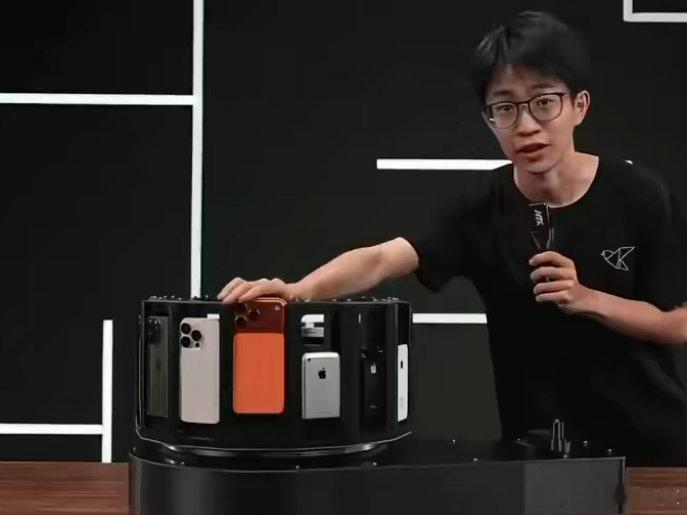 何同学的iPhone17测评视频何同学这一期开头确实很炫酷下了很大功夫所以我觉得