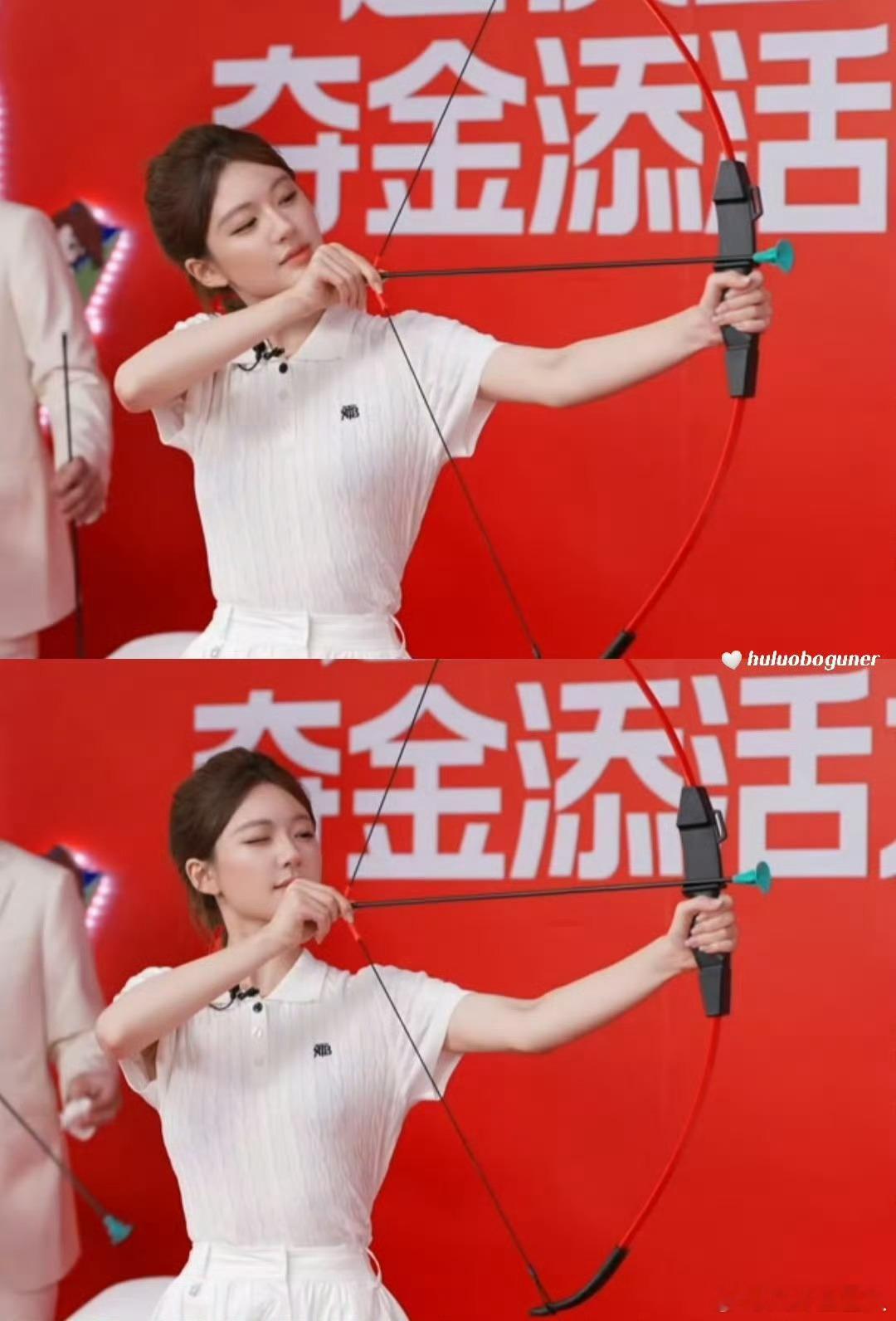 #赵露思小手办# 哈哈哈哈哈哈哈露思坐那和小手办一样，太可爱了[哇][哇]#赵露