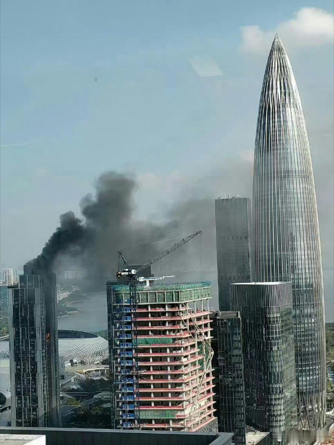 深圳一住宅楼突发爆炸 我靠！太吓人了，这是啥东西爆炸…希望人员平安🙏  