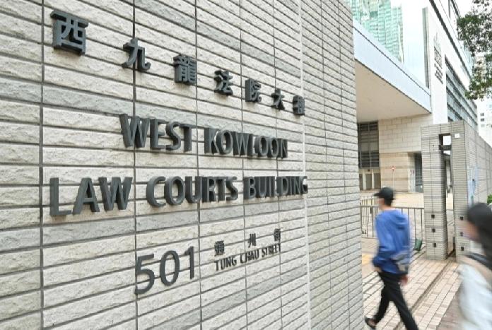 48岁香港高级海关男关员涉嫌去年于港珠澳大桥香港口岸出境货物检查⼤楼的房间内，非