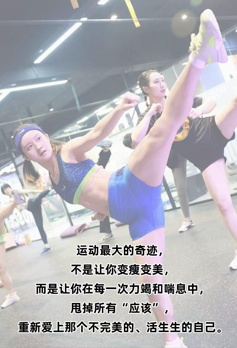 以前我运动，是给微信好友看的。
运动5分钟，修图2小时。流没流汗不重要，关键是腰
