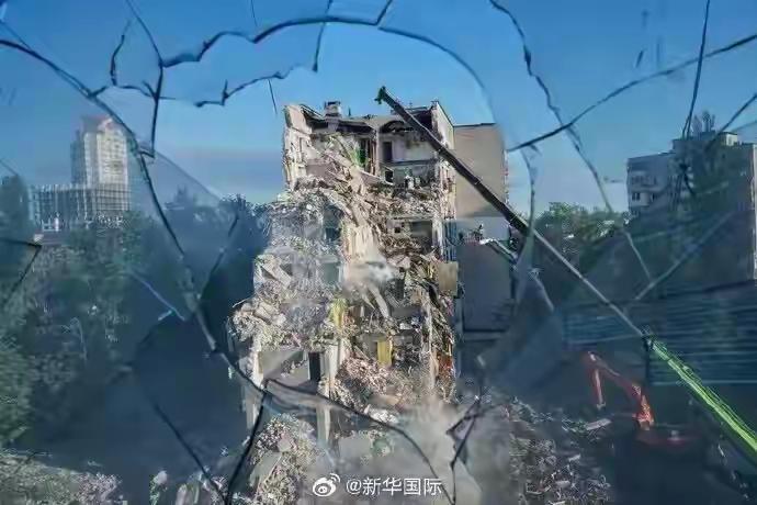 俄军动用海陆空基远程武器实施大规模打击，俄方：欧洲正在升级局势，将继续加大对基辅