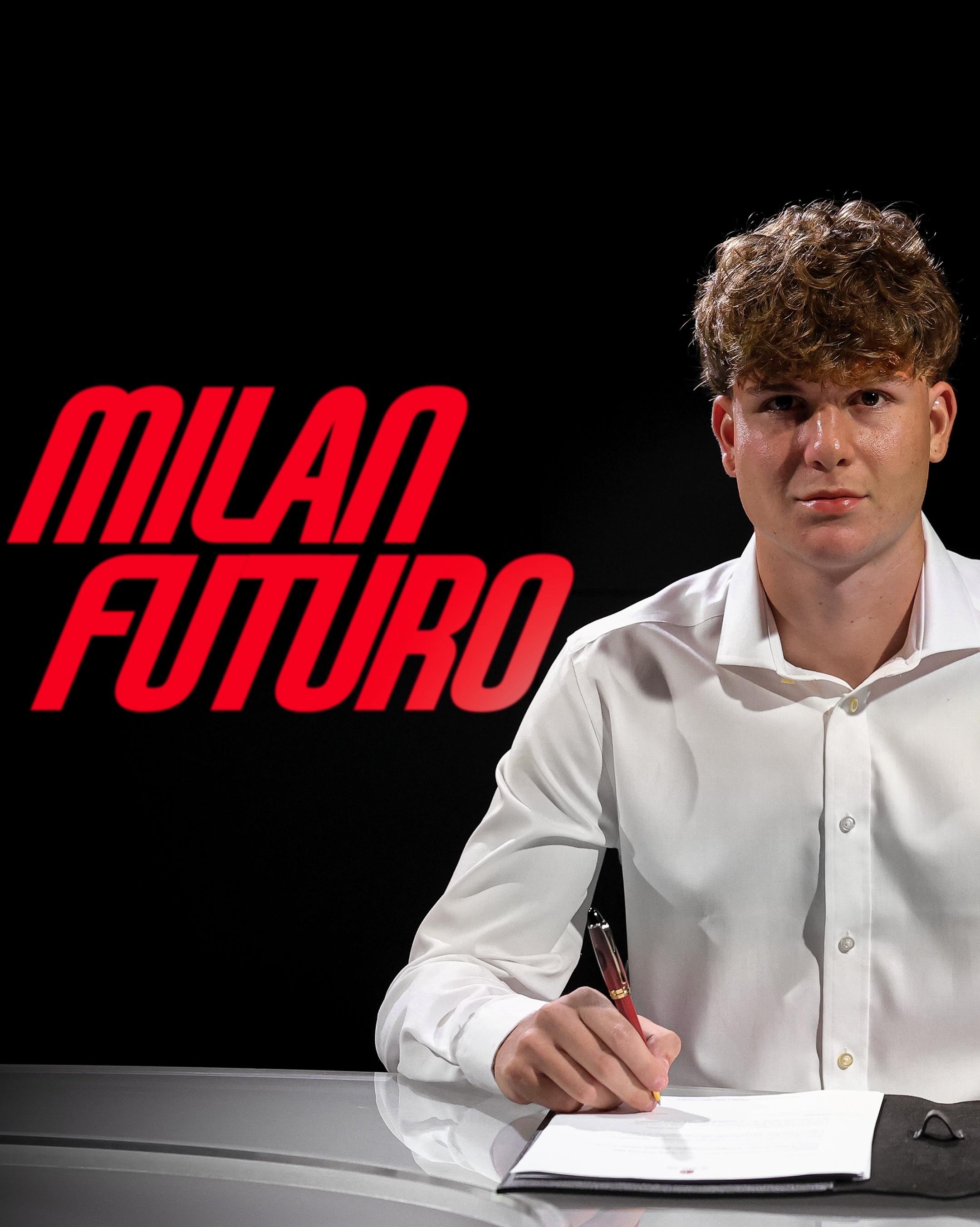 【官宣】 🔴⚫️ 米兰正式从意甲 拉齐奥签下18岁后卫洛伦佐·卡尔瓦尼🇮🇹