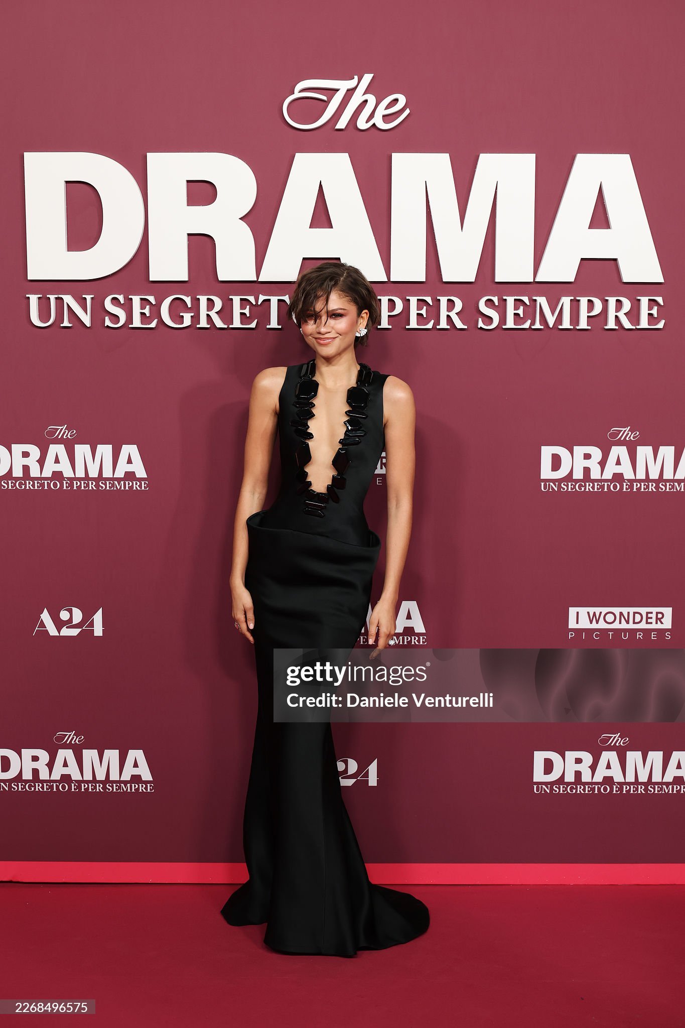 《爱情抓马》宣传来到罗马 ，Zendaya 穿上了一身由 Cate Blanch