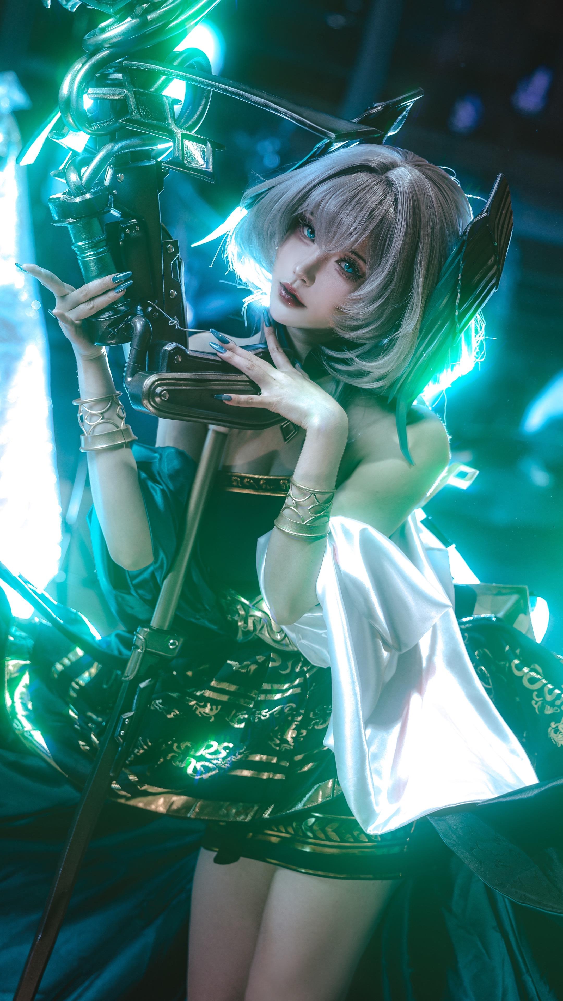 “博士，你的耳朵红了哦～”