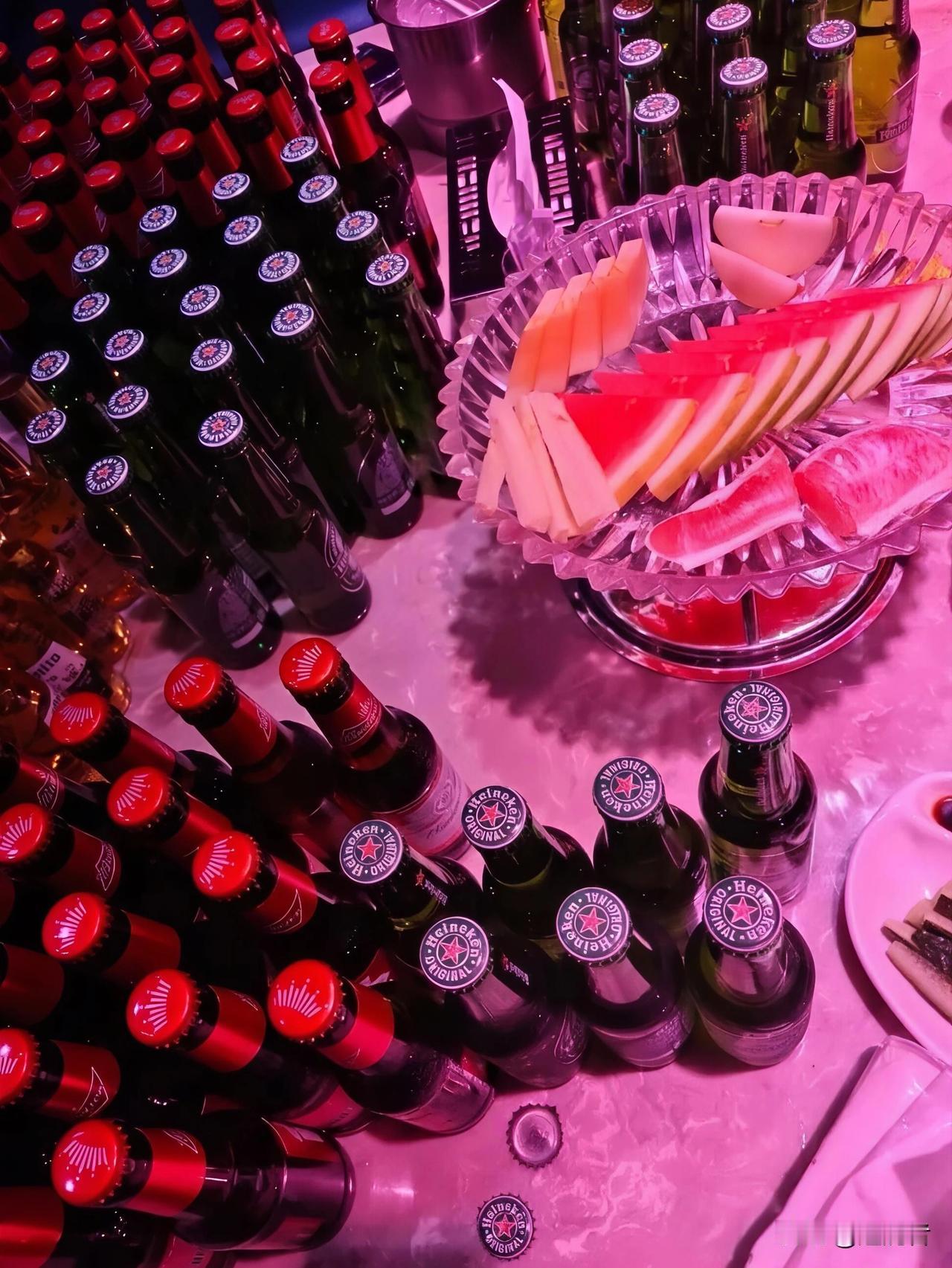 喝了点酒，微醺的感觉刚刚好，恰到好处，点到为止，没有清醒时的过分冷静，也没有烂醉