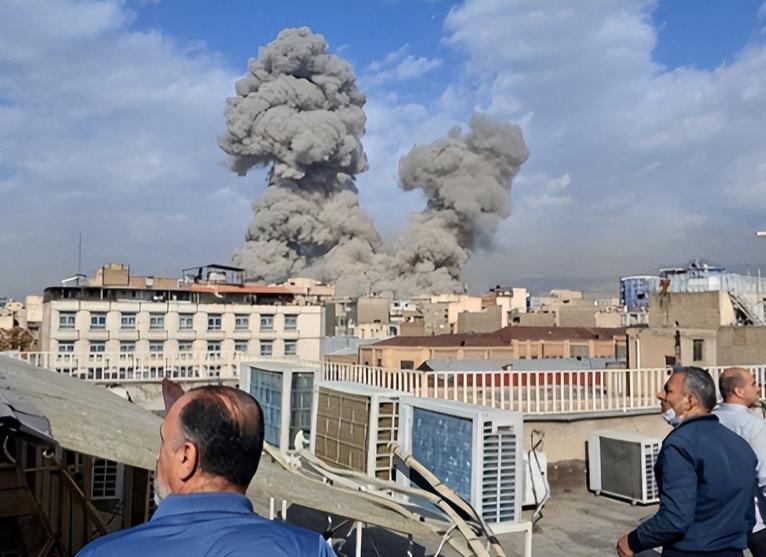 松了口气。那位在智库的老同学吃饭，他私下告诉我：最危险的时候，往往不是出事的那一