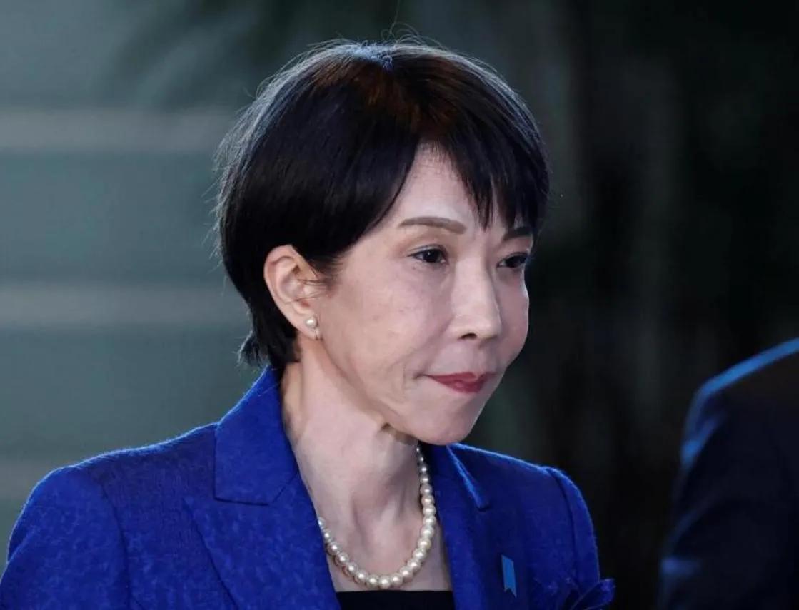 结束访美的高市不笑了，回国前突然喊话中方：愿意和中国展开对话。
 
高市这次去美