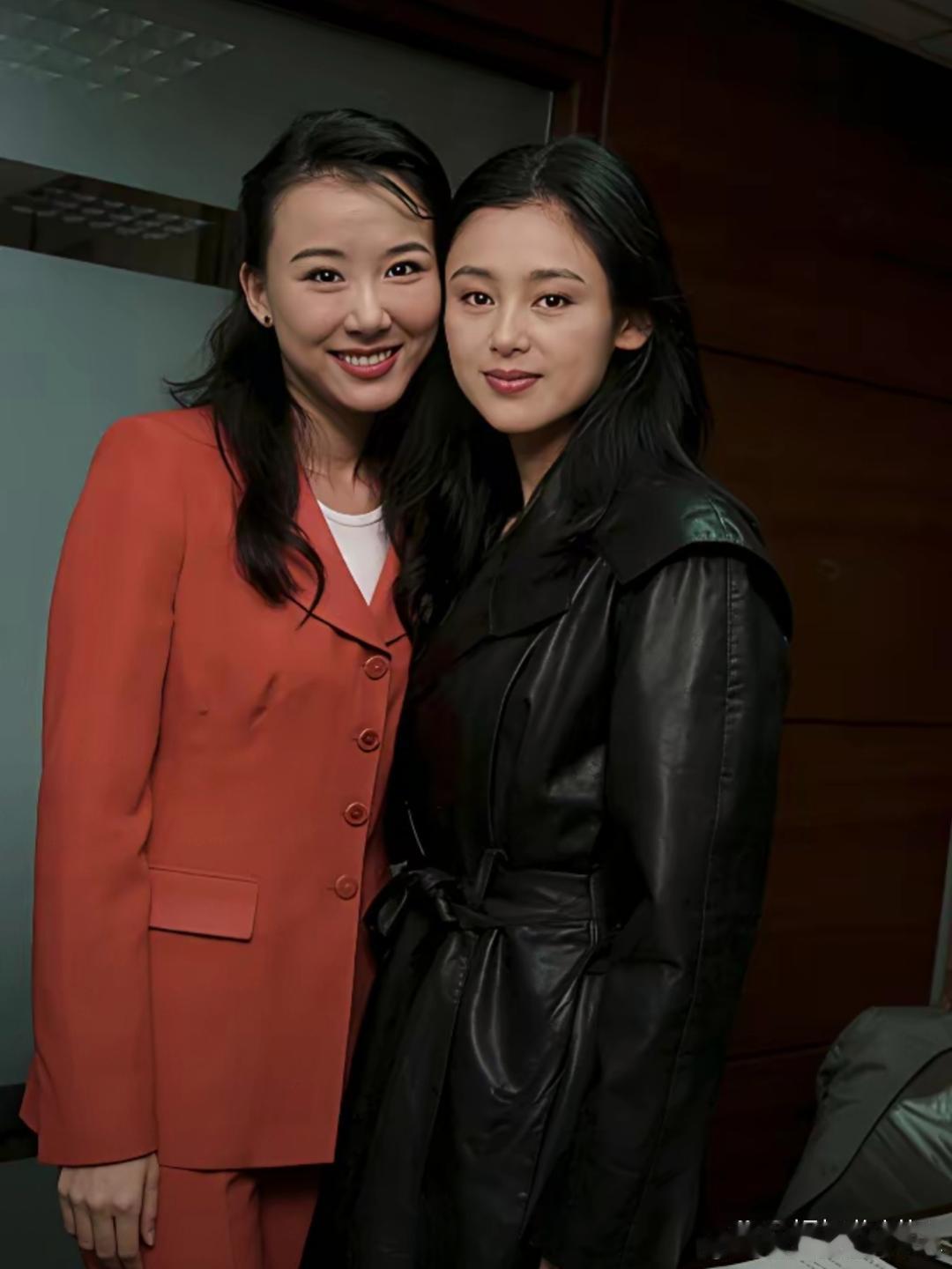 1995年陈红和萧蔷的合照。 