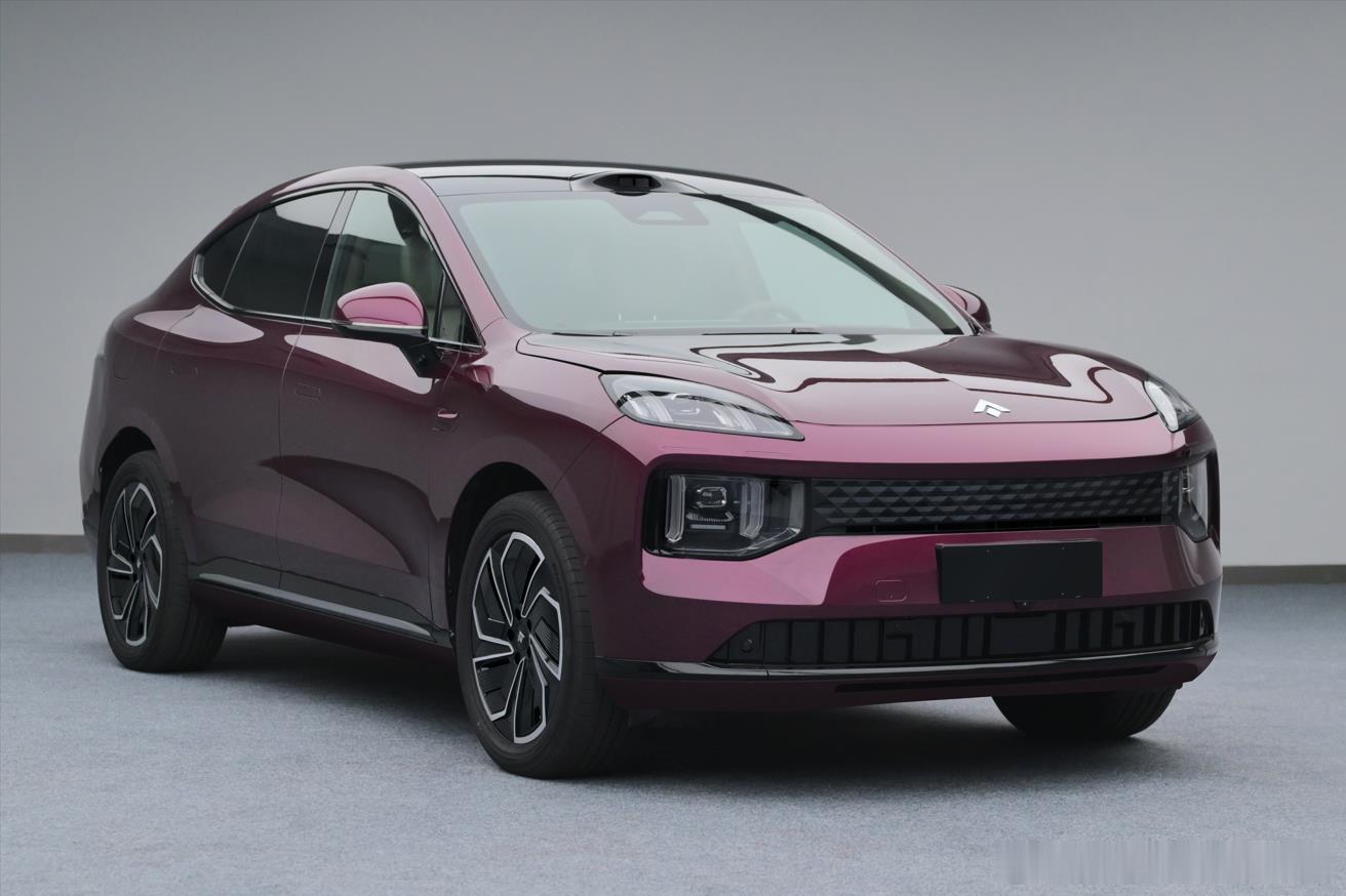 广汽昊铂的新款轿跑SUV S600亮相。1. 长宽高尺寸分别为5015mm、19