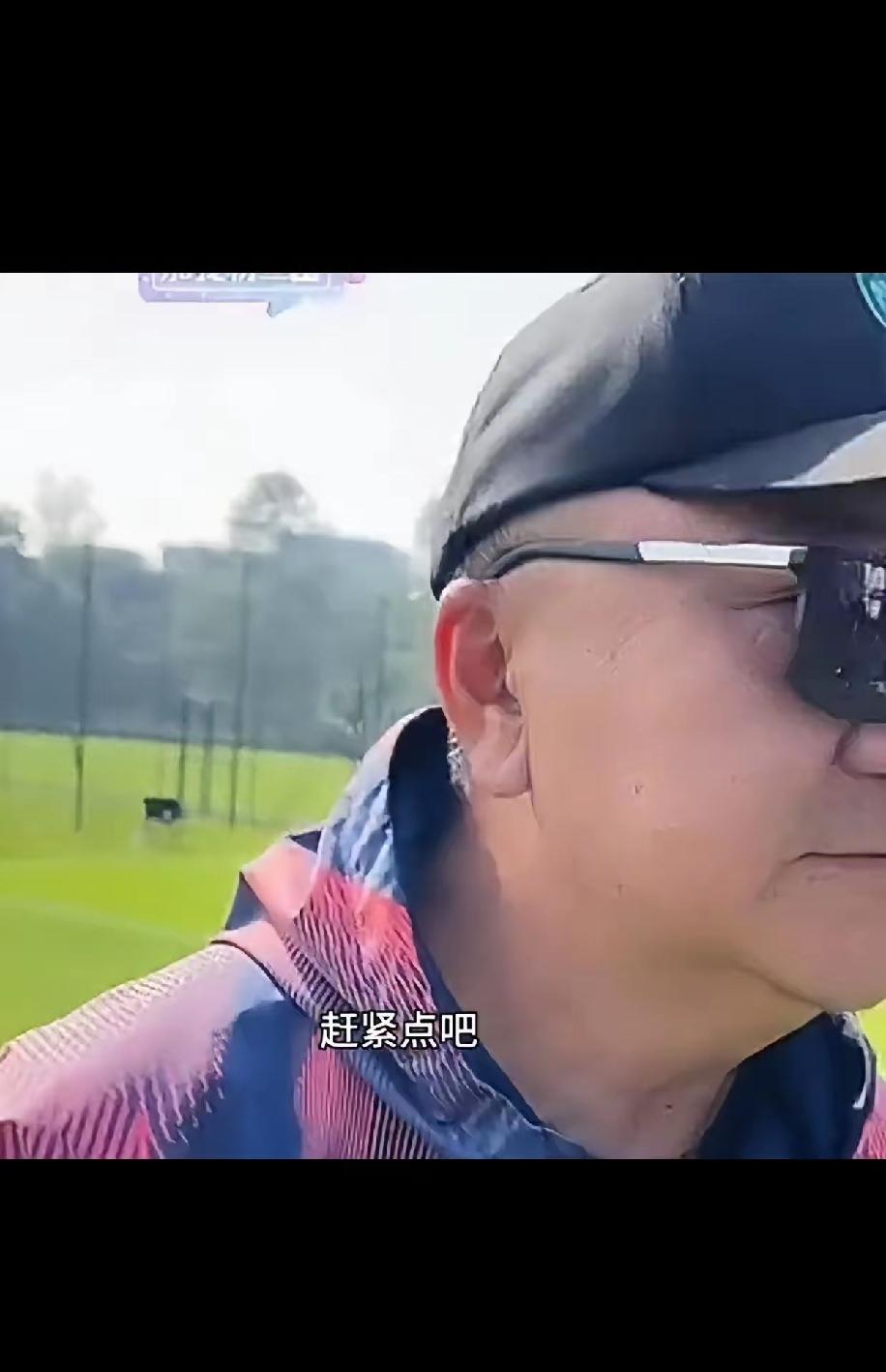 赶紧点吧
董路带的足球小将在巴西输惨了，小队员都是心服口服，知道自己几斤几两了。