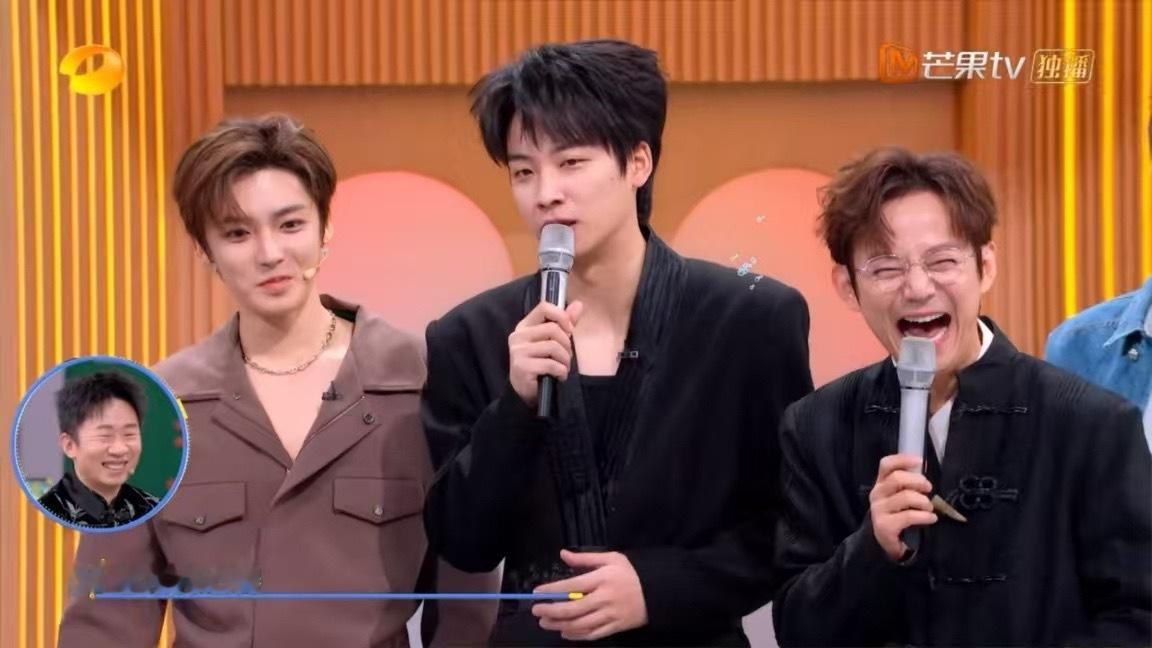 何炅自己对自己脱敏何老师打不过就加入，在声鸣远扬被评审玩弄，在你好星期六咱也改规