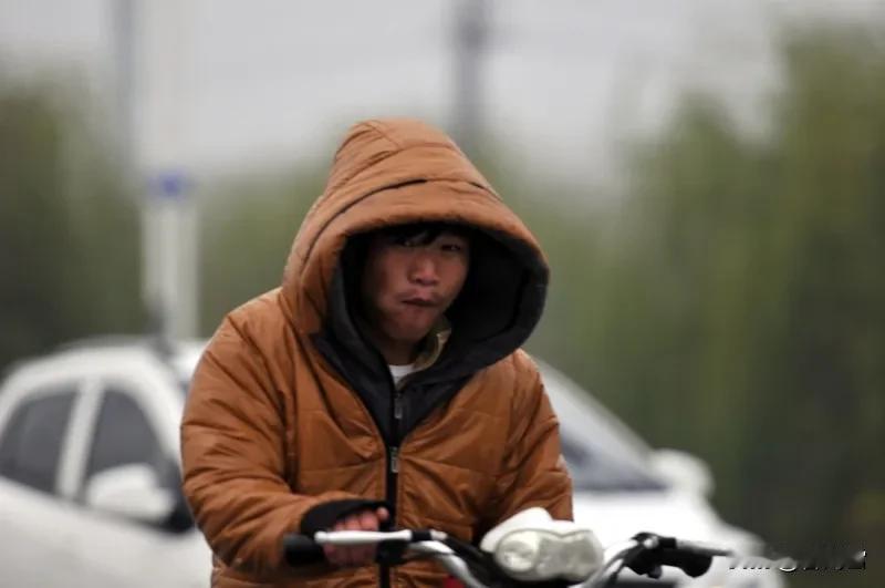 这样的天气预报民众可不欢迎。
天气预报称：2025年4月12日，辽宁鞍山有5 -