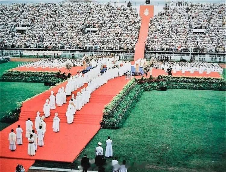 王室王室泰国王室暹罗往事 老照片：历史上的今天，1984年5月10日-11日，教
