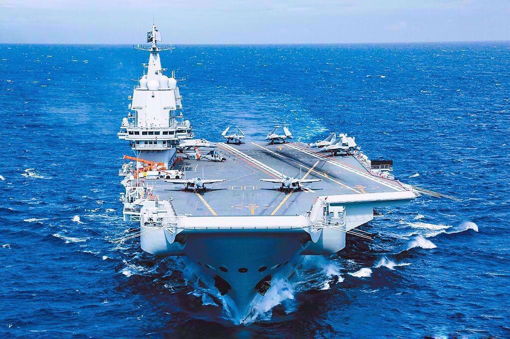 【两艘登陆舰+一艘航母在花莲东部海域，解放军登陆方式变了？】
一直以来，岛内都臆