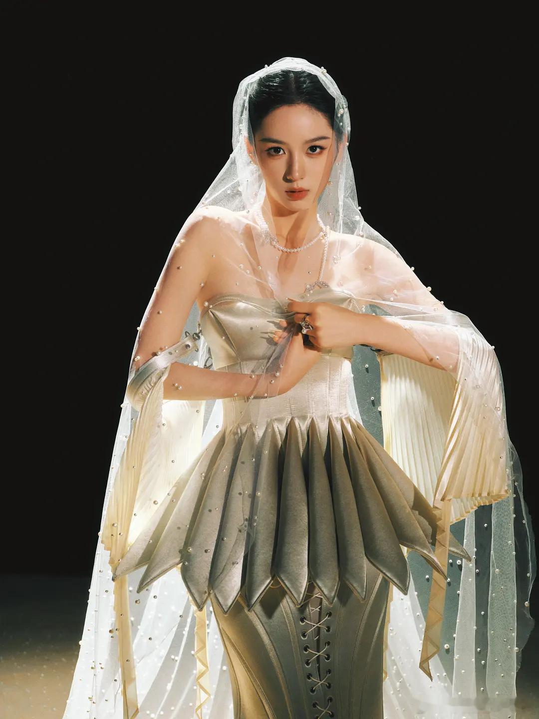 周也星光大赏出图星光大赏红毯