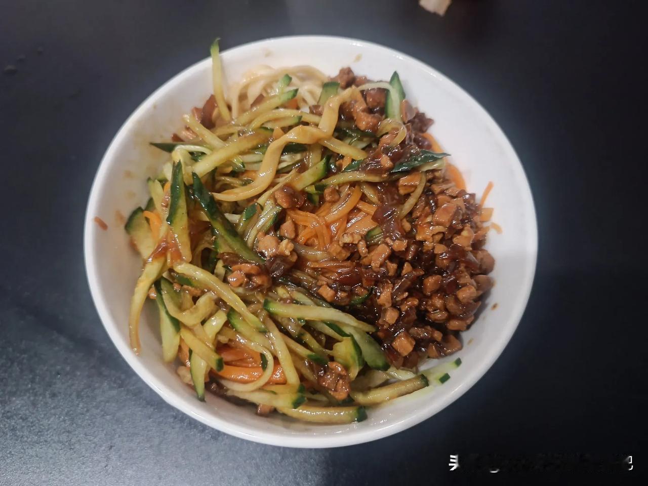 迎端午粽香纳福戳这里，一起领红包>一碗炸酱面，简单又美味