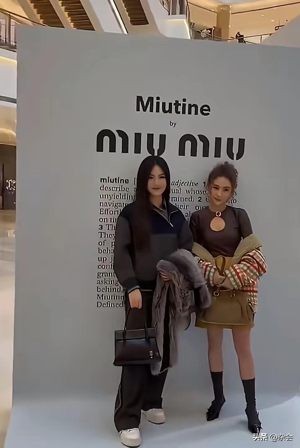 网友真是操碎了心，天天拿“一个妈有钱，一个爸有钱”说事。人家正主何超莲和王诗龄压