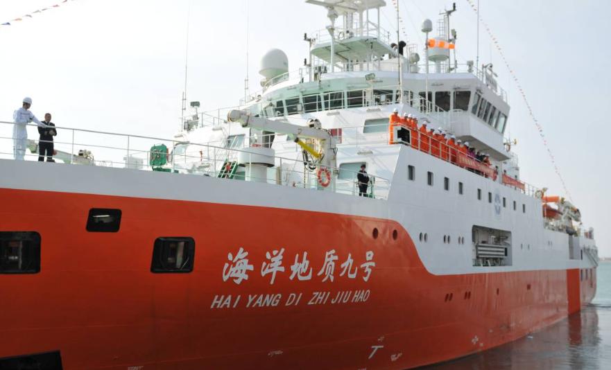 东海接连建起三座海上油气平台，看似低调建设，实则稳住长三角能源供给根基。

如今