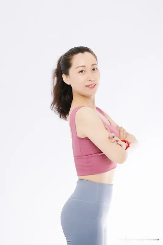 中年女性最大的体面是什么? 中年女性最大的体面，我觉得有三个方面。
首先得有钱，
