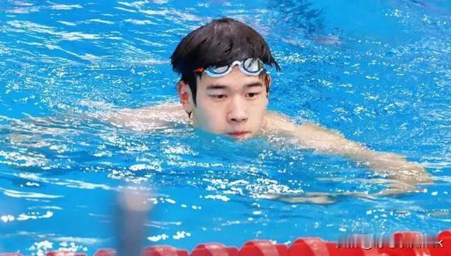 总觉得潘展乐在玩儿，他以前一直都是后半段发力的

这次潘展乐拿的铜牌，不同的是这