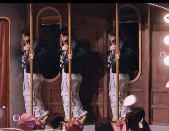 脱口秀讲段子没人记住，跳钢管舞直接火出圈！刘旸周奇墨上古名场面复刻，舞姿妖娆笑到