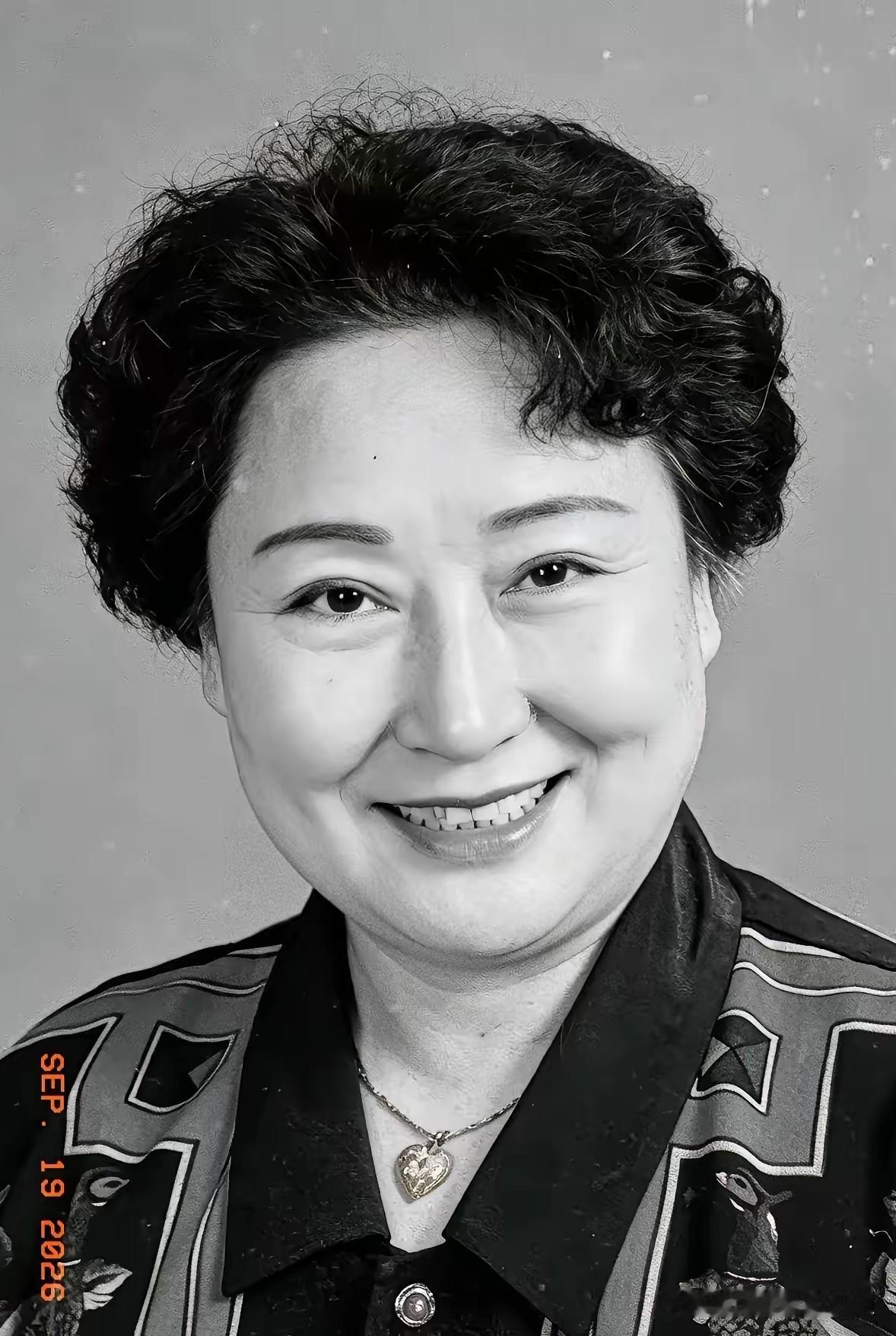 李爱琴去世了，
看到她离世的消息，我破防了，
她不是死于贫穷，而是因为我们谁都难