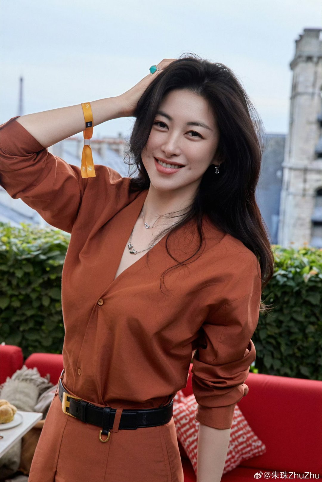 朱珠内娱收藏主理人朱珠不是内娱隐藏款是典藏款在宁夏中卫腾格里沙漠的艺术场域重塑美