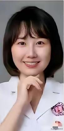 被网友夸“如花似玉”的曾医生
终究还是离开了原来的医院，没如支持者期待的

那样