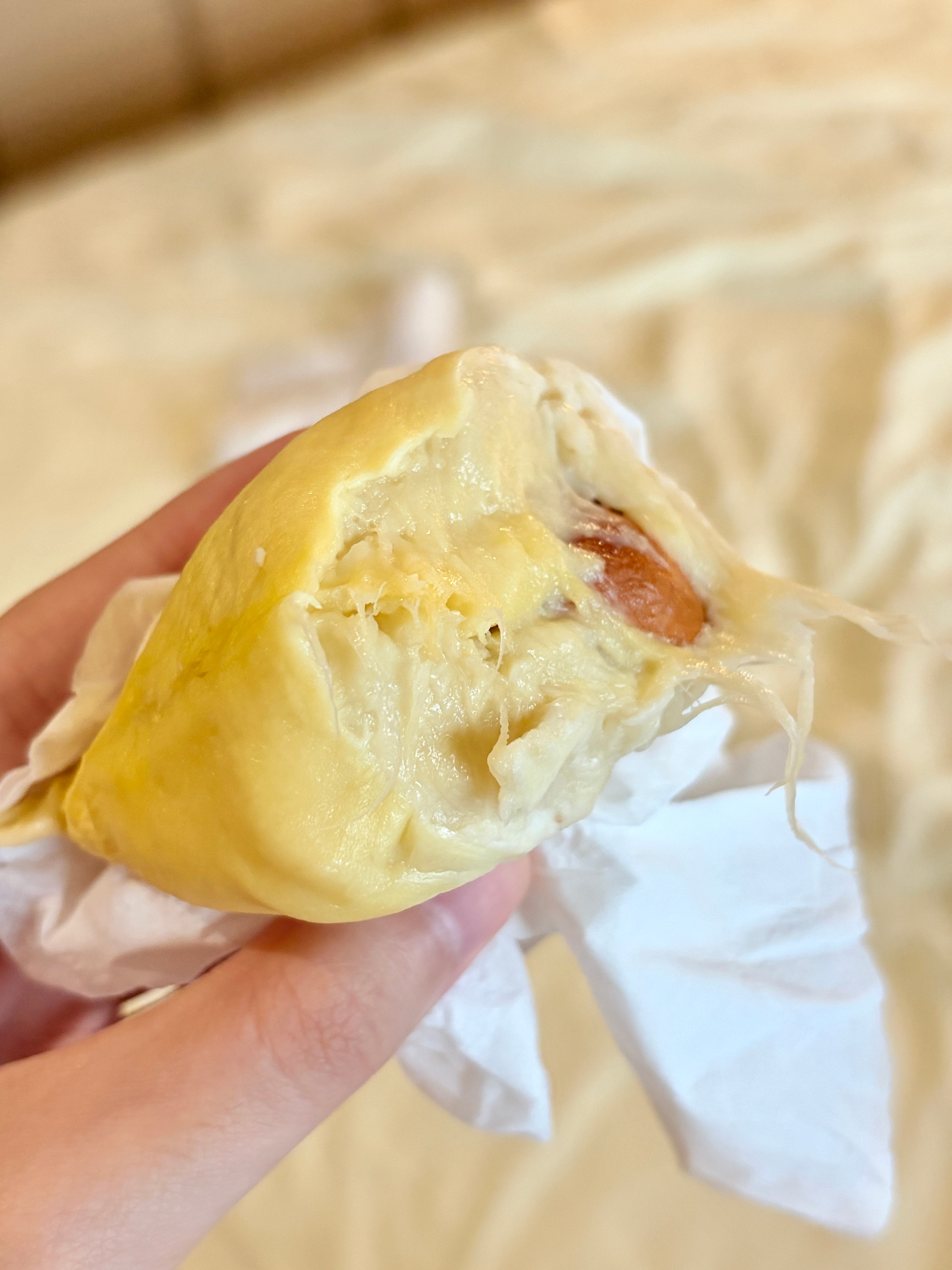 这个状态的榴莲就是最好吃的厚脆皮里面焦糖香非常糯 