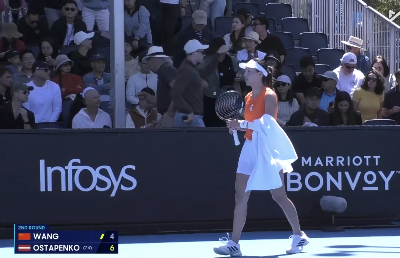 王欣瑜4-6输掉第一盘！王欣瑜vs奥斯塔彭科网球talking大会